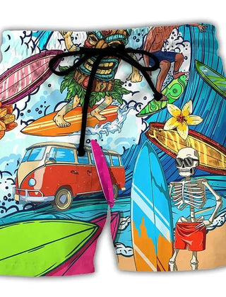 Pantaloncini da bagno colorati con stampe di surf, furgone vintage e scheletro. Design estivo vivace, ideale per moda mare e surf.