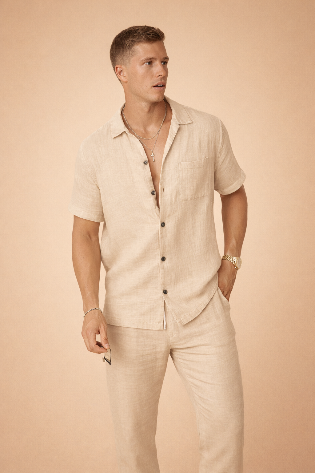 Tomasz | Men's short-sleeved button-down top – casual summer outfit 1